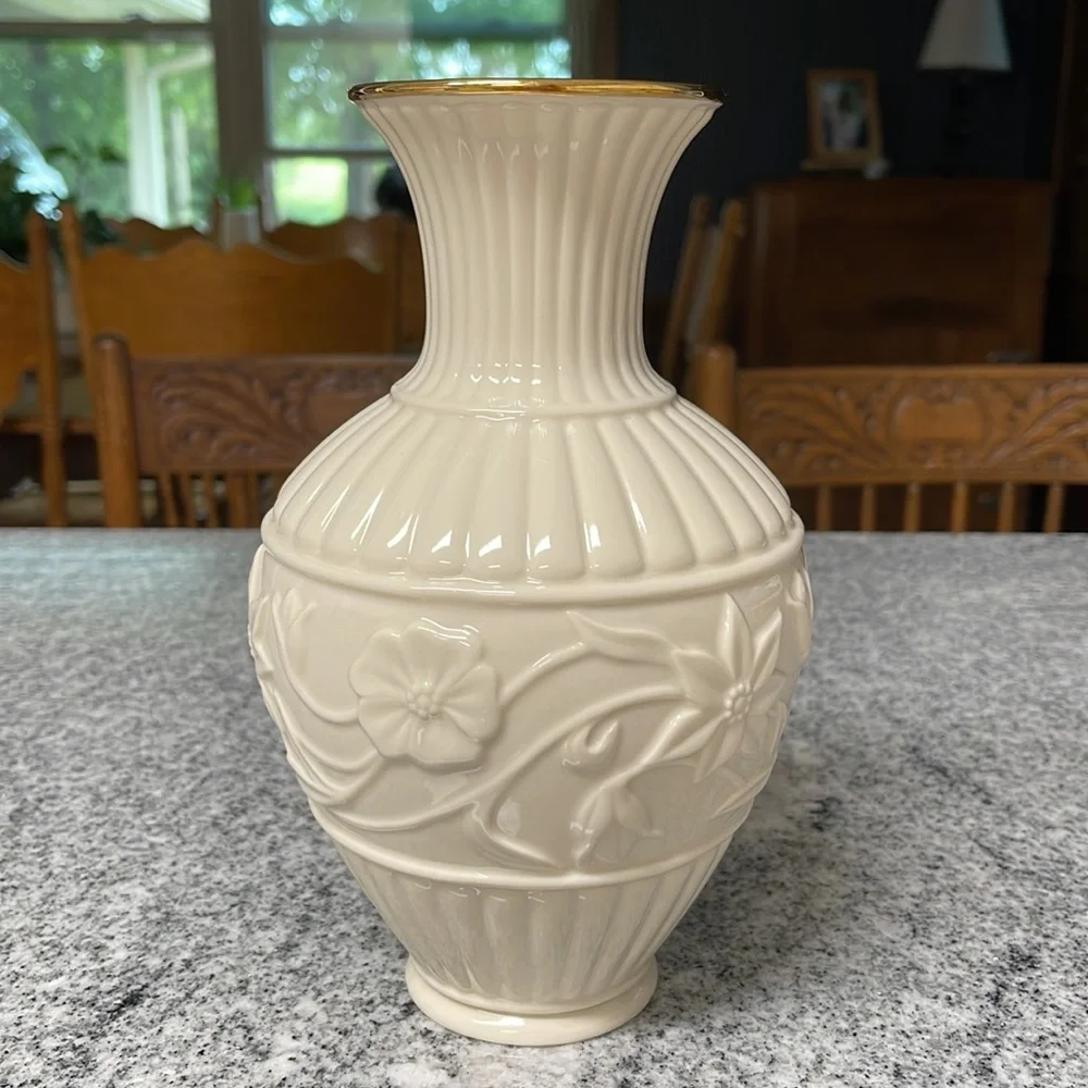 Classic Lenox Floral Vine Off White Vase